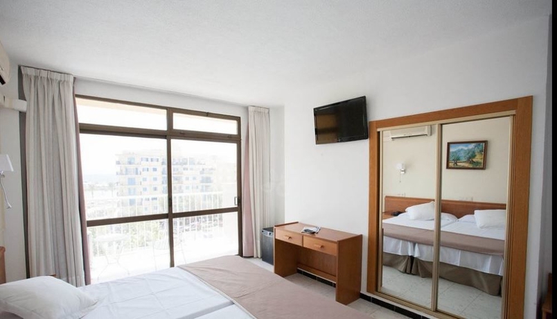 Imagen de la habitación del Hotel Amic Miraflores. Foto 2