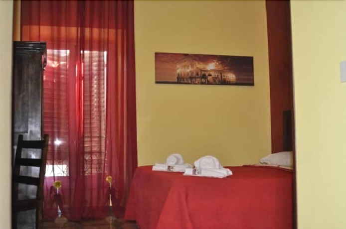 Imagen de la habitación del Hotel Amico. Foto 8