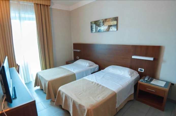 Imagen de la habitación del Hotel Amico, MARINA DI CITTA SANT ANGELO. Foto 5