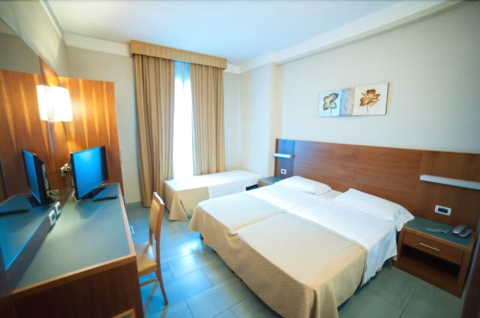 Imagen de la habitación del Hotel Amico, MARINA DI CITTA SANT ANGELO. Foto 7