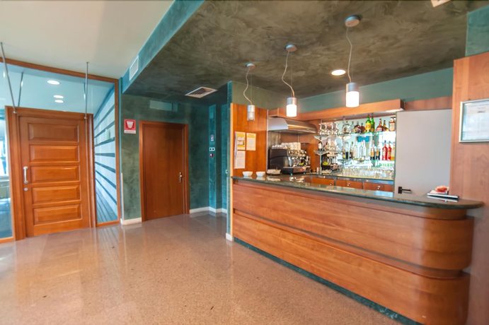 Imagen del bar/restaurante del Hotel Amico, MARINA DI CITTA SANT ANGELO. Foto 4