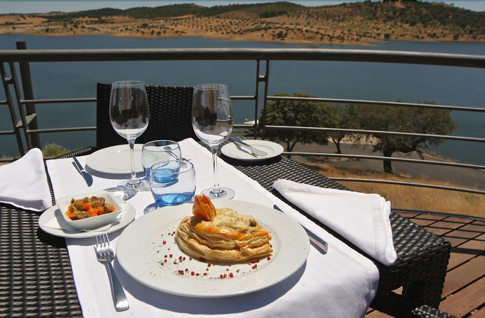 Imagen del bar/restaurante del Hotel Amieira Marina. Foto 3