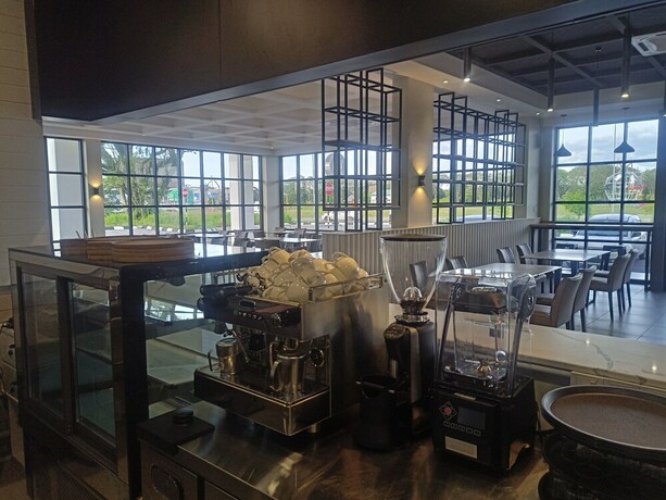 Imagen del bar/restaurante del Hotel Amigo Bintulu. Foto 17