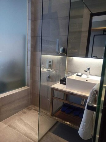Imagen de la habitación del Hotel Amigo Bintulu. Foto 35