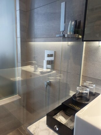 Imagen de la habitación del Hotel Amigo Bintulu. Foto 39