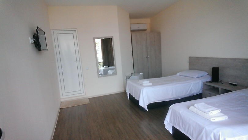 Imagen de la habitación del Hotel Amigo II. Foto 14