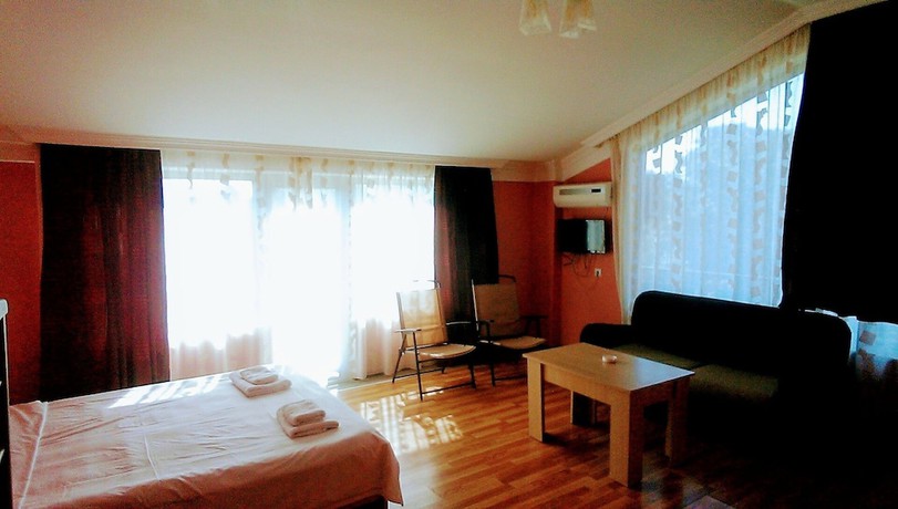 Imagen de la habitación del Hotel Amigo II. Foto 16