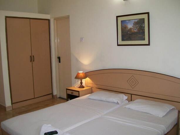 Imagen general del Hotel Amigo Plaza. Foto 8