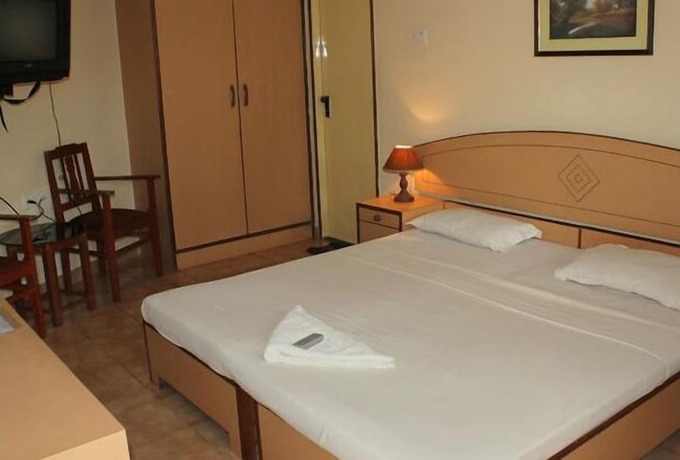 Imagen de la habitación del Hotel Amigo Plaza. Foto 20