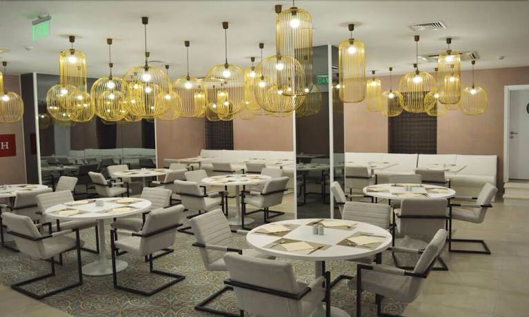 Imagen del bar/restaurante del Hotel Aminess Bellevue Village. Foto 5