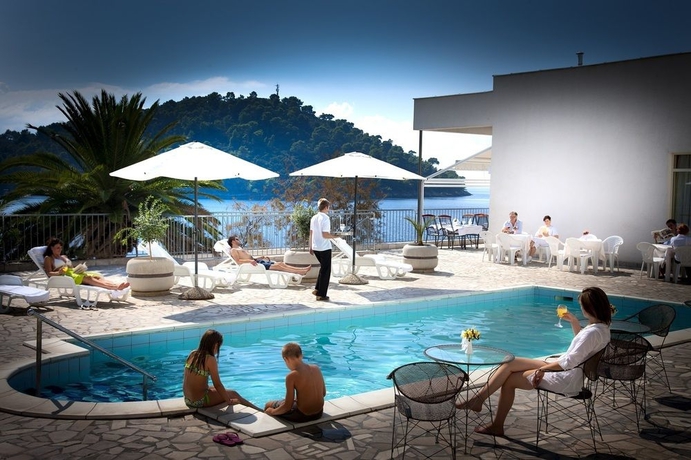 Imagen de la piscina del Hotel Aminess Lume. Foto 14