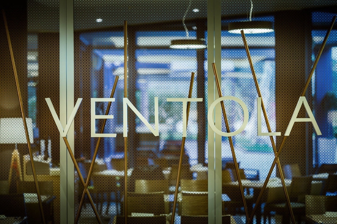 Imagen del bar/restaurante del Hotel Aminess Vival Maestral. Foto 1