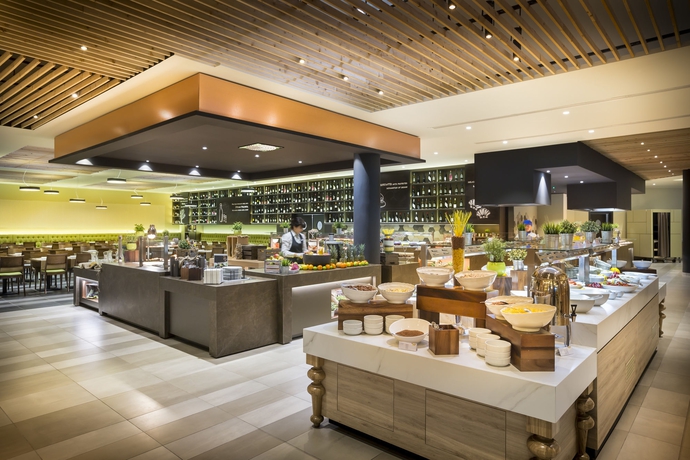 Imagen del bar/restaurante del Hotel Aminess Vival Maestral. Foto 3