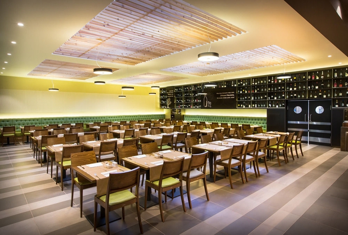 Imagen del bar/restaurante del Hotel Aminess Vival Maestral. Foto 4