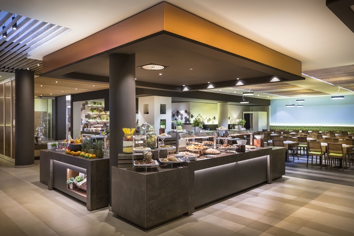 Imagen del bar/restaurante del Hotel Aminess Vival Maestral. Foto 5