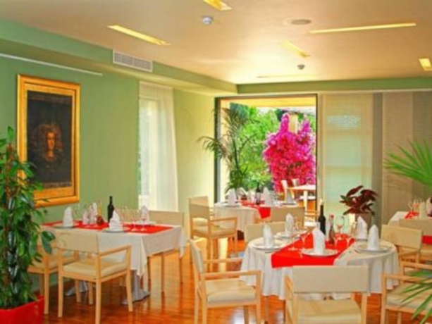 Imagen general del Hotel Aminess Vival Velaris Resort, Brac. Foto 11