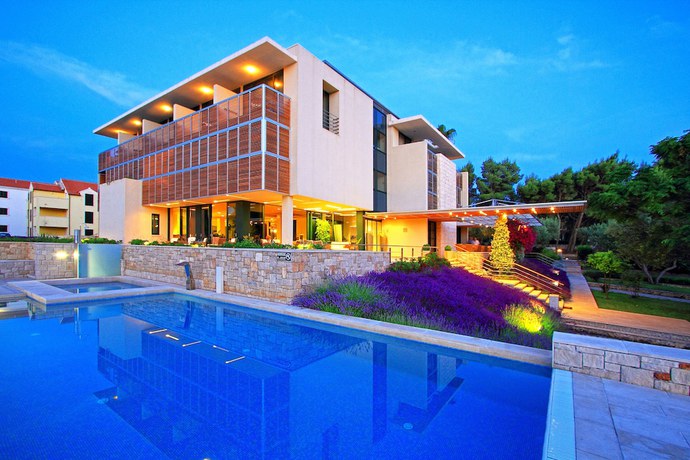 Imagen general del Hotel Aminess Vival Velaris Resort, Brac. Foto 1