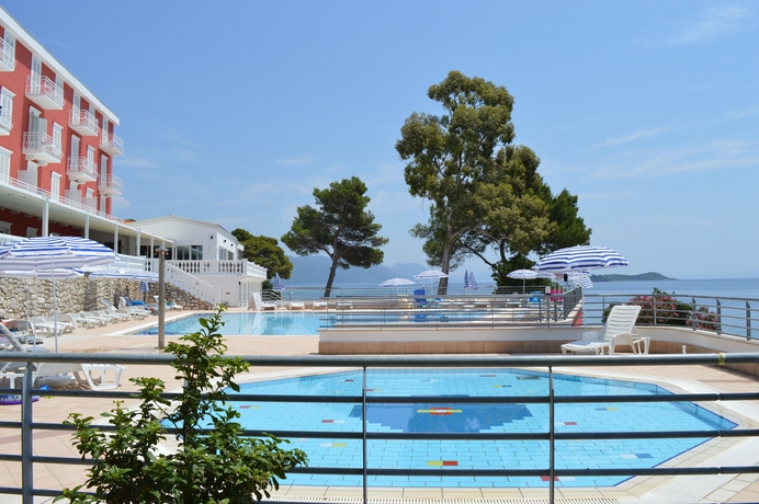 Imagen de la piscina del Hotel Aminess Younique Bellevue. Foto 16