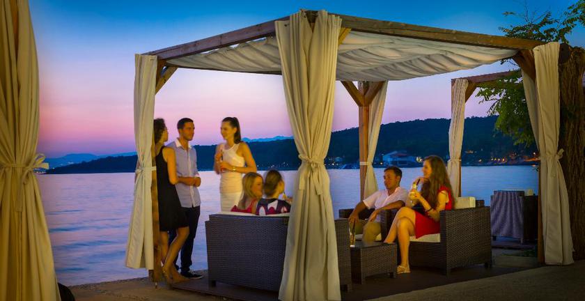 Imagen del bar/restaurante del Hotel Aminess Younique Gaia Green Villas. Foto 13