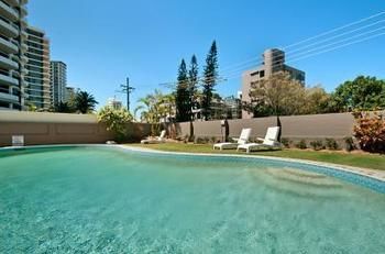 Imagen de la piscina del Hotel Amira Apartments. Foto 5