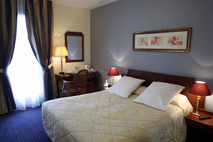 Imagen de la habitación del Hotel Amiral, Plaza de Italia. Foto 13