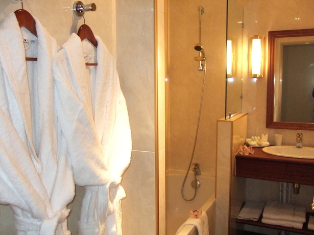 Imagen de la habitación del Hotel Amiral, Plaza de Italia. Foto 17