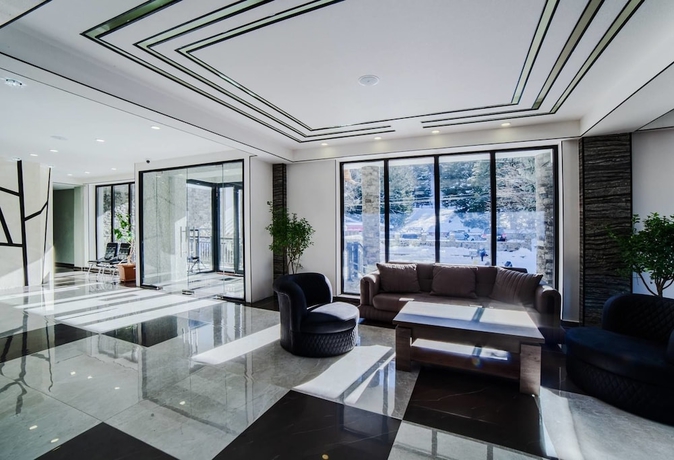 Imagen de los interiores del Hotel Amiranis Parki. Foto 13