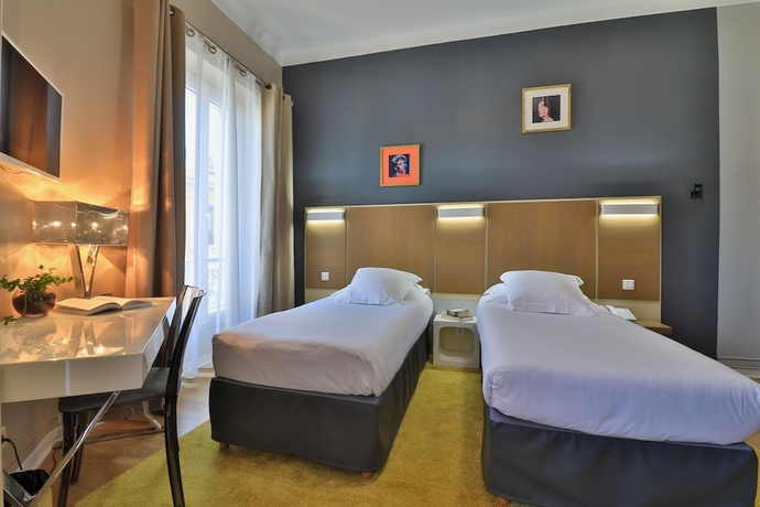 Imagen de la habitación del Hotel Amirauté, Cannes. Foto 2