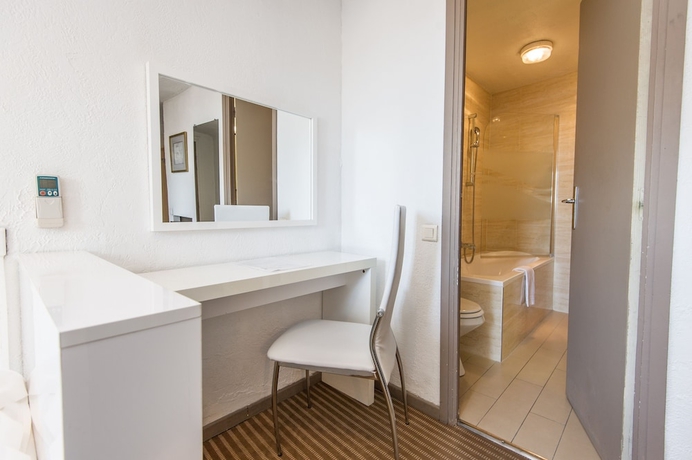 Imagen de la habitación del Hotel Amirauté, Cannes. Foto 4