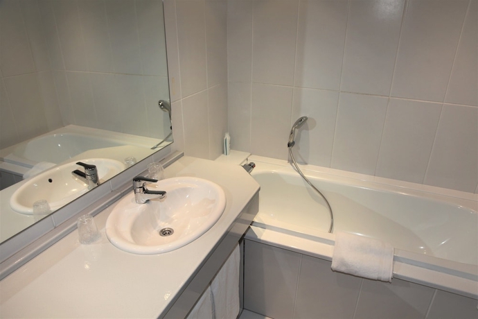 Imagen de la habitación del Hotel Amirauté Deauville. Foto 17