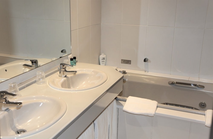 Imagen de la habitación del Hotel Amirauté Deauville. Foto 18