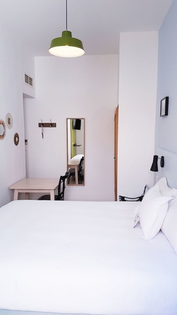 Imagen de la habitación del Hotel Amista Marseille. Foto 4