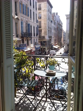Imagen de la habitación del Hotel Amista Marseille. Foto 8