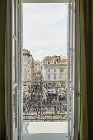 Imagen de la habitación del Hotel Amista Marseille. Foto 15