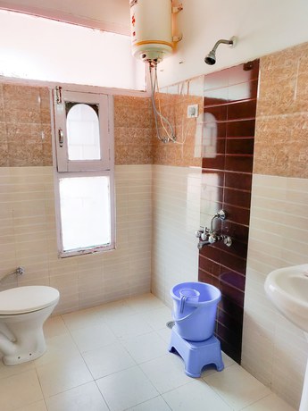 Imagen de la habitación del Hotel Amit, Bhuntar. Foto 9