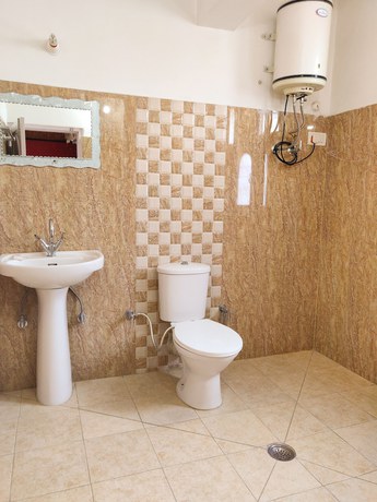 Imagen de la habitación del Hotel Amit, Bhuntar. Foto 17