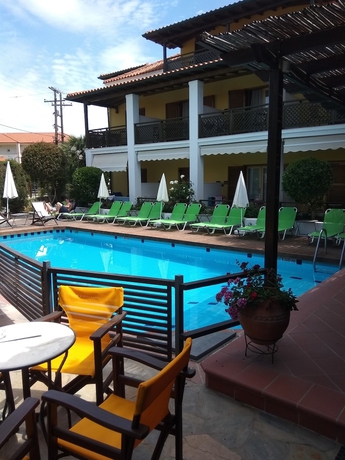 Imagen de la piscina del Hotel Ammon Garden. Foto 17