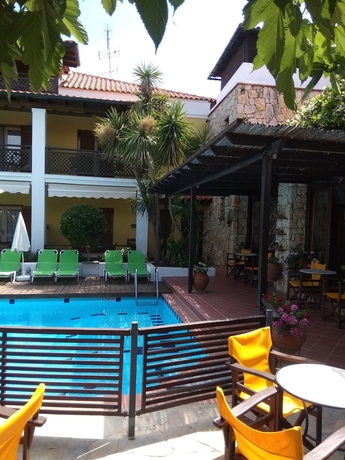 Imagen de la piscina del Hotel Ammon Garden. Foto 18