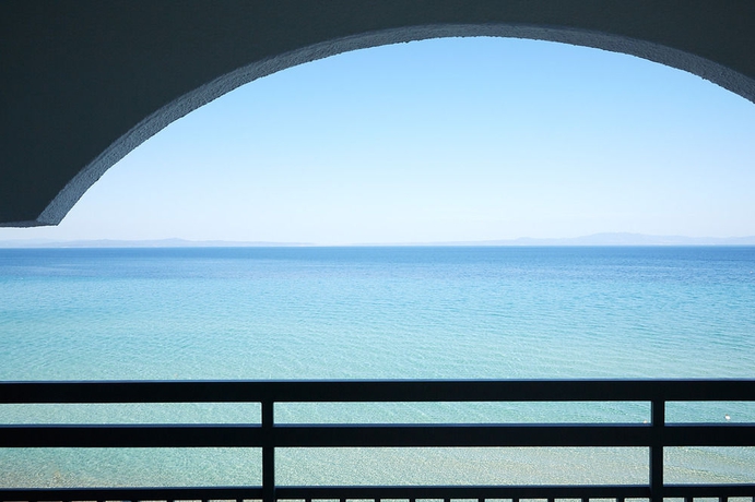 Imagen de los exteriores del Hotel Ammon Zeus Luxury Beach. Foto 14