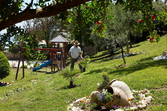 Imagen de los exteriores del Hotel Ammon Zeus Luxury Beach. Foto 15