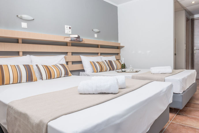 Imagen de la habitación del Hotel Ammos Beach Seaside Luxury Suites. Foto 2