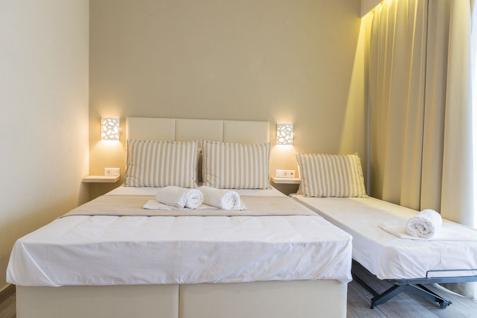 Imagen de la habitación del Hotel Ammos Beach Seaside Luxury Suites. Foto 10