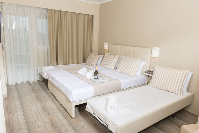 Imagen de la habitación del Hotel Ammos Beach Seaside Luxury Suites. Foto 13