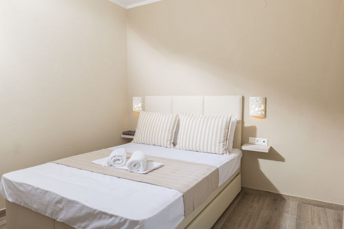 Imagen de la habitación del Hotel Ammos Beach Seaside Luxury Suites. Foto 14