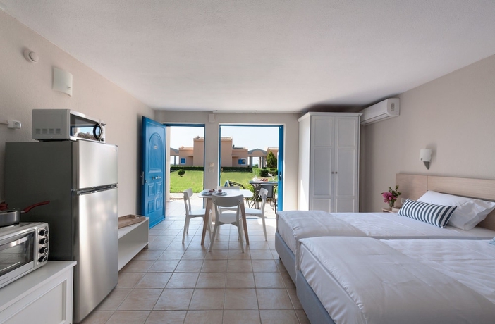 Imagen de la habitación del Hotel Ammoudia Maisonettes. Foto 6