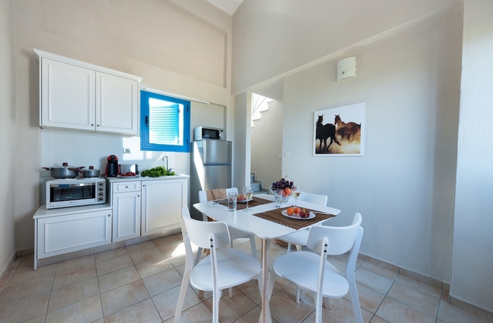 Imagen de la habitación del Hotel Ammoudia Maisonettes. Foto 12
