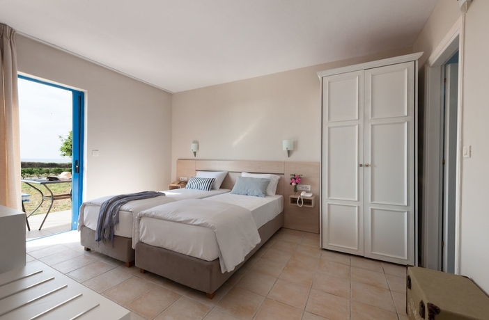 Imagen de la habitación del Hotel Ammoudia Maisonettes. Foto 13