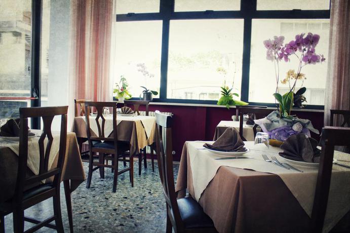 Imagen del bar/restaurante del Hotel Amoha, Rimini. Foto 3
