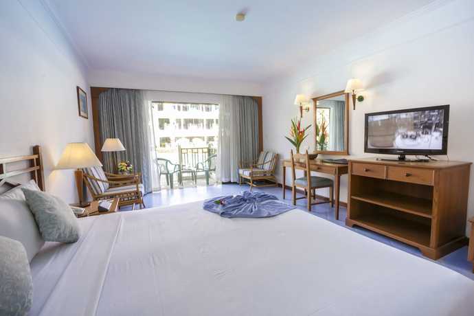 Imagen de la habitación del Hotel Amora Beach Resort Phuket. Foto 6