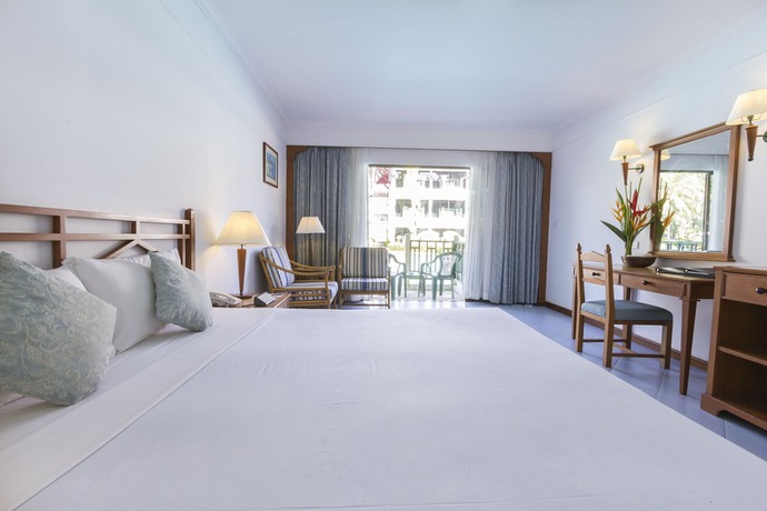 Imagen de la habitación del Hotel Amora Beach Resort Phuket. Foto 7